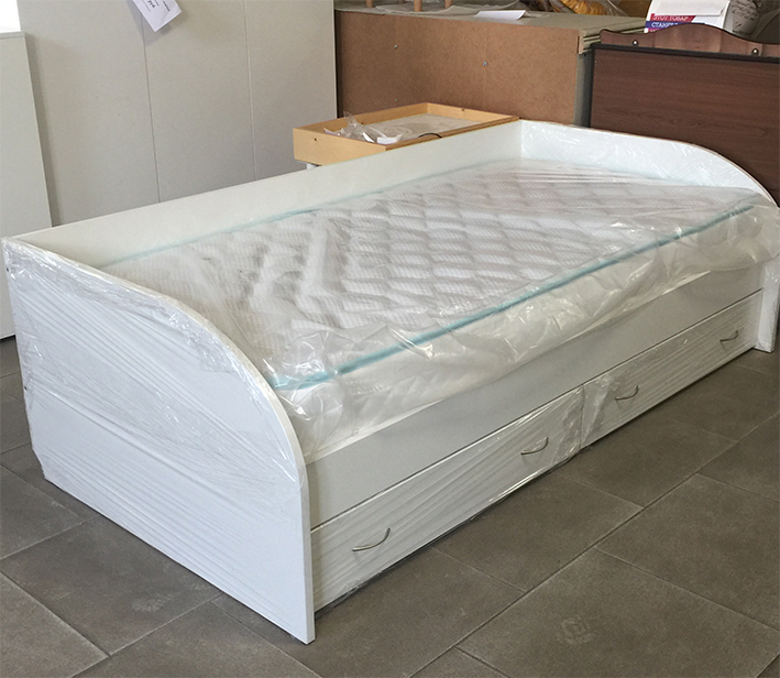 Кровать с ящиками белая